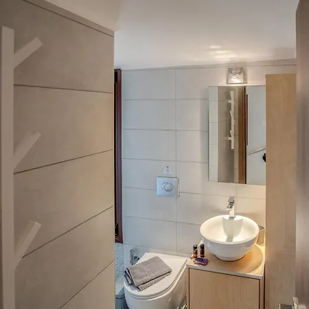 In Heart Of Old Town W. Venetian Port Views Apartamento La Canea